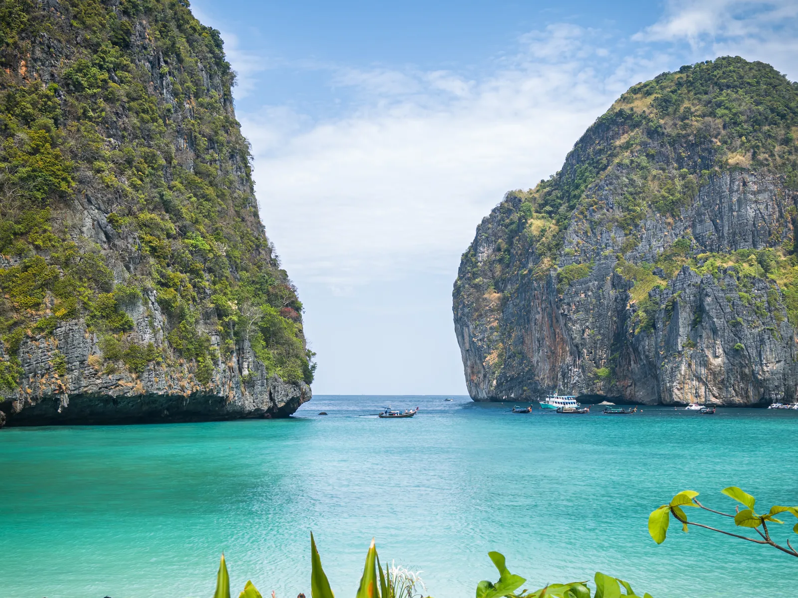 Turquoise water between the cliffs of Maya Bay